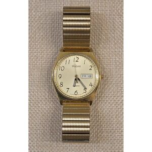 Excellent Vintage Pulsar Watch By Seiko Gold Tone Day-Date Men's Watch New Batt.